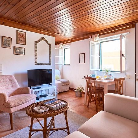 Light Filled Apartment Near Chiado, By Timecooler Lisboa Extérieur photo