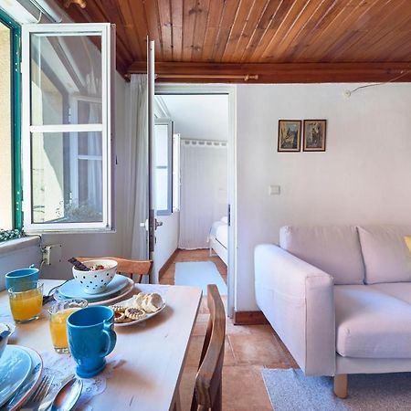 Light Filled Apartment Near Chiado, By Timecooler Lisboa Extérieur photo
