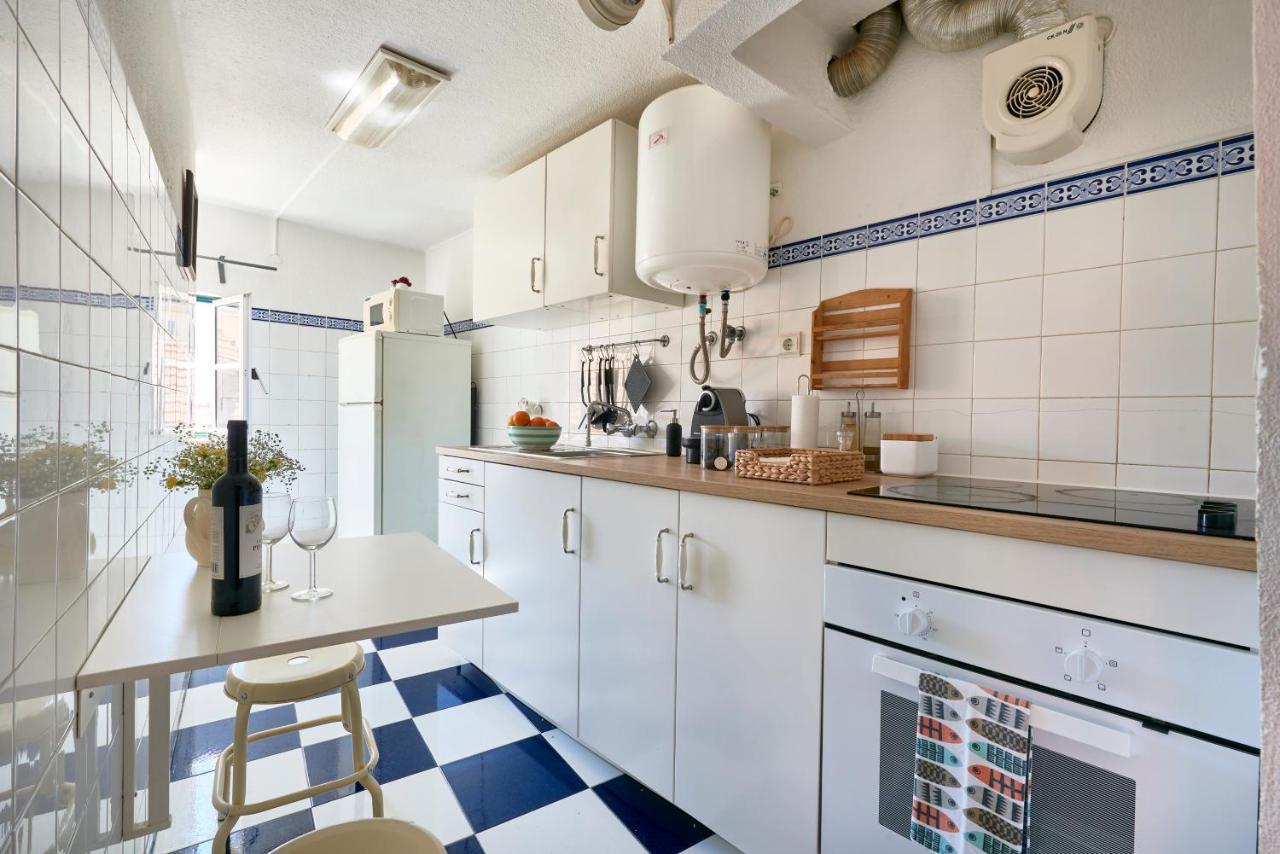 Light Filled Apartment Near Chiado, By Timecooler Lisboa Extérieur photo