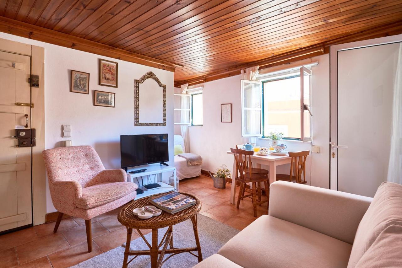 Light Filled Apartment Near Chiado, By Timecooler Lisboa Extérieur photo