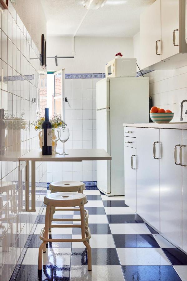 Light Filled Apartment Near Chiado, By Timecooler Lisboa Extérieur photo