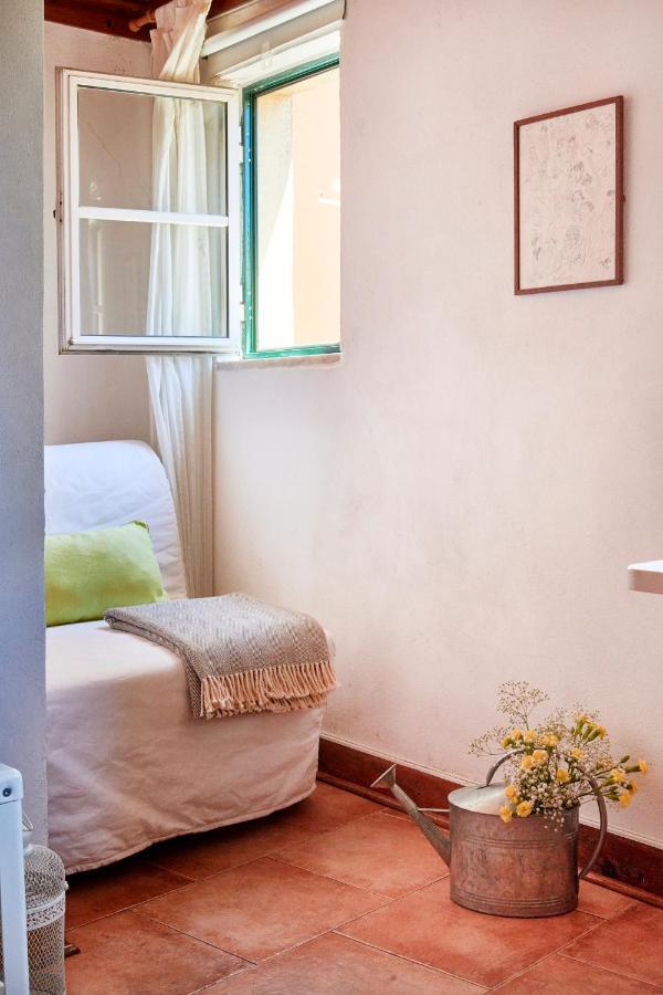 Light Filled Apartment Near Chiado, By Timecooler Lisboa Extérieur photo